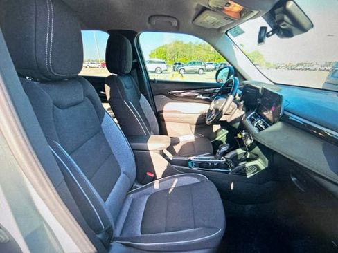 Used 2025 Chevrolet TrailBlazer LT w/ Convenience Package FWD image 16