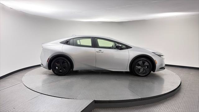 Used 2025 Toyota Prius LE FWD image 9