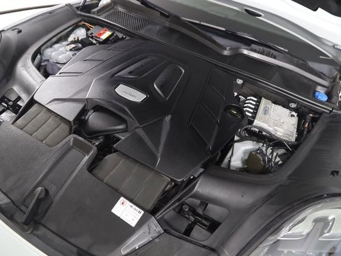 Used 2020 Porsche Cayenne AWD/4WD image 23