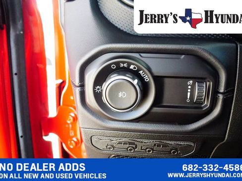 Used 2025 Jeep Wrangler Unlimited Rubicon AWD/4WD image 15