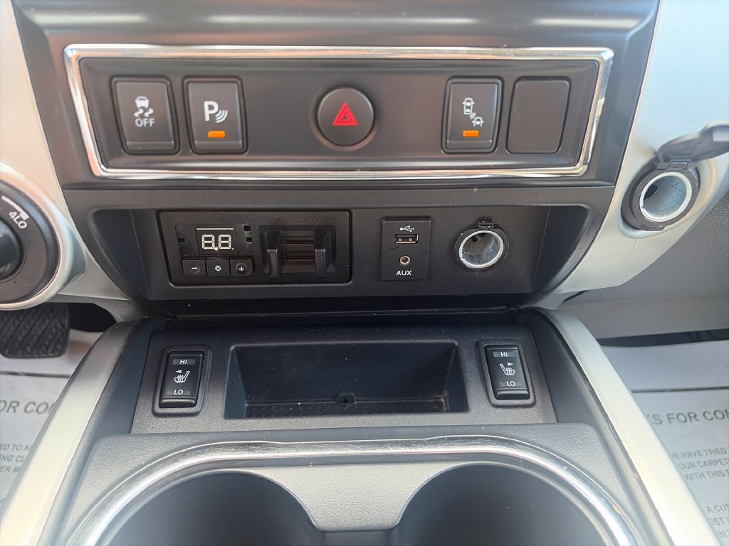 Used 2018 Nissan Titan SV w/ SV Convenience Package AWD/4WD image 18