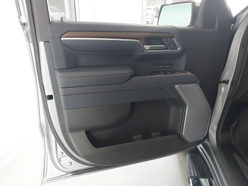 Used 2025 Chevrolet Silverado 1500 High Country w/ High Country Premium Package AWD/4WD image 25