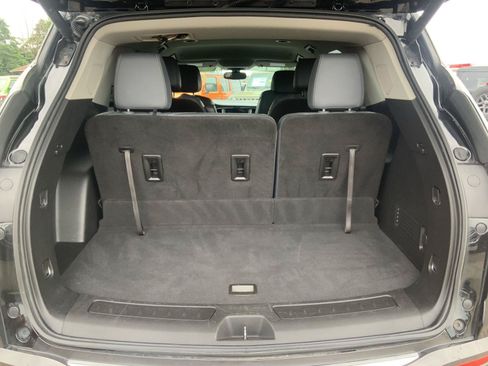 Used 2021 Buick Enclave Essence w/ Sound and Sites Package AWD/4WD image 11