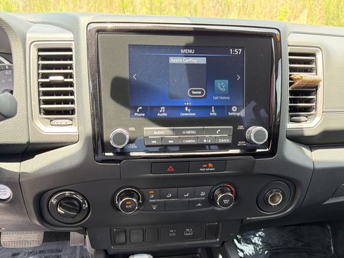 Used 2022 Nissan Frontier SV AWD/4WD image 27