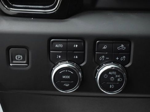 Used 2024 GMC Sierra 1500 AT4 w/ Technology Package image 24