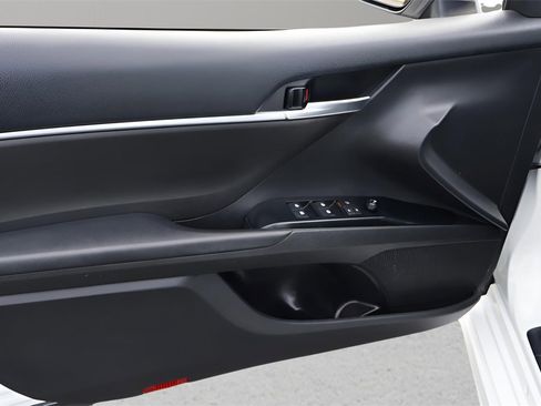 Certified 2020 Toyota Camry SE image 12