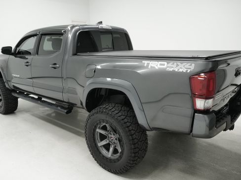 Used 2017 Toyota Tacoma TRD Sport w/ Tow Package AWD/4WD image 5