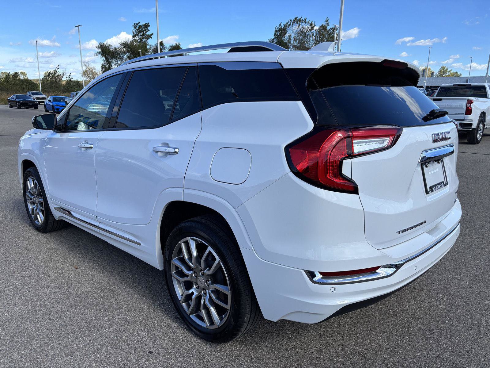 Used 2022 GMC Terrain Denali w/ Denali Premium Package AWD/4WD image 5