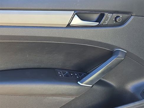 Used 2022 Volkswagen Passat 2.0T SE image 11