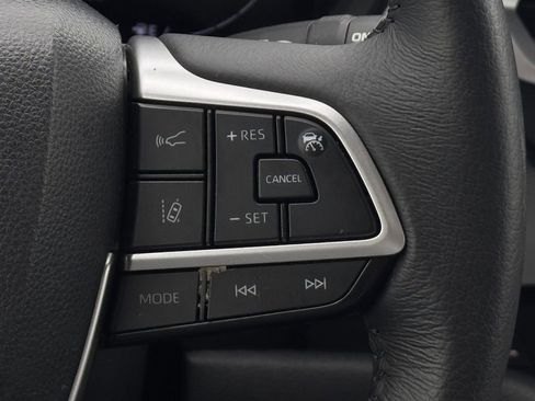 Used 2025 Toyota Sienna XLE image 16