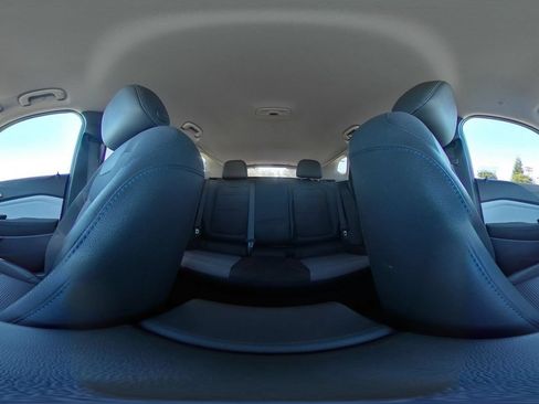 Used 2025 Chevrolet Trax LT FWD image 41