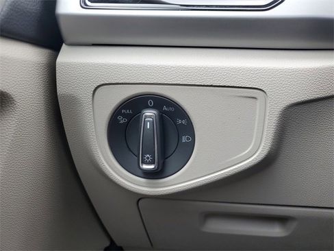 Certified 2023 Volkswagen Atlas SE image 28