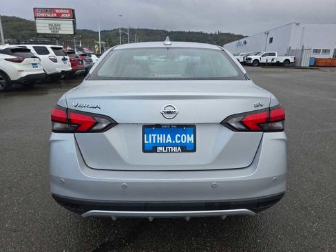 Used 2021 Nissan Versa SV image 4