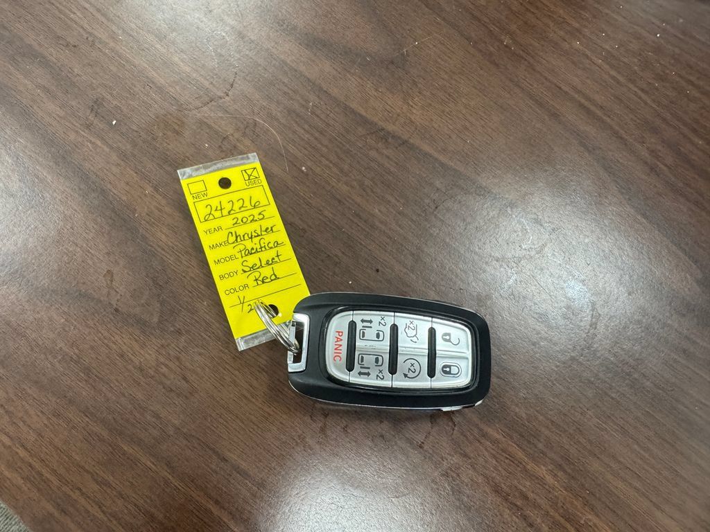 Used 2025 Chrysler Pacifica Select FWD image 42