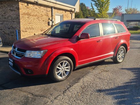 Used 2016 Dodge Journey SXT w/ Comfort/Convenience Group image 2