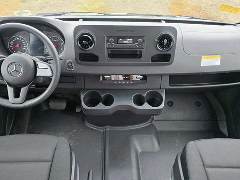 Used 2024 Mercedes-Benz Sprinter 4500 image 17