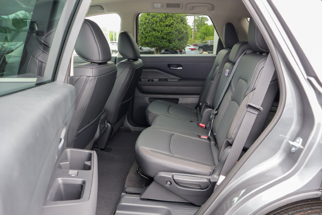 New 2026 Nissan Pathfinder SL FWD image 8