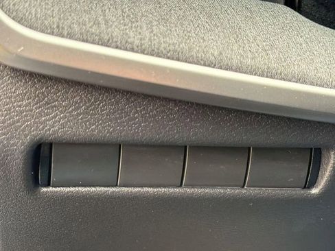 Used 2025 Nissan Kicks SV image 17