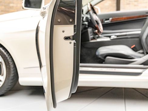 Used 2011 Mercedes-Benz E 550 Cabriolet image 34