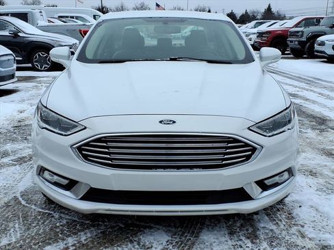 Used 2017 Ford Fusion SE w/ Fusion SE Technology Package image 8