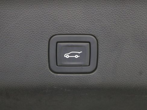 Used 2024 GMC Yukon XL SLT w/ SLT Luxury Package image 43