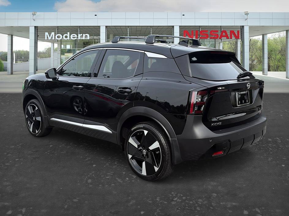 Certified 2026 Nissan Kicks SR FWD image 3