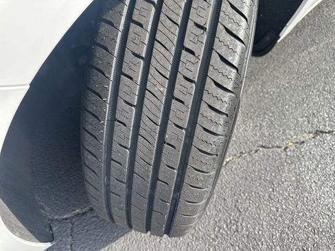 Used 2024 Buick Enclave Premium image 33