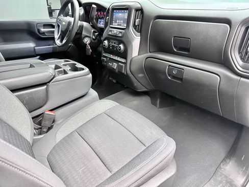 Used 2022 Chevrolet Silverado 2500 Custom w/ Custom Value Package image 11