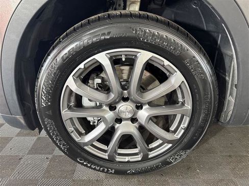 Used 2018 Maserati Levante AWD/4WD image 33