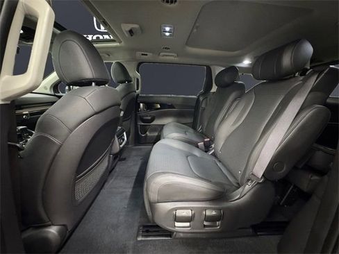 Used 2025 Kia Carnival SX Prestige image 12