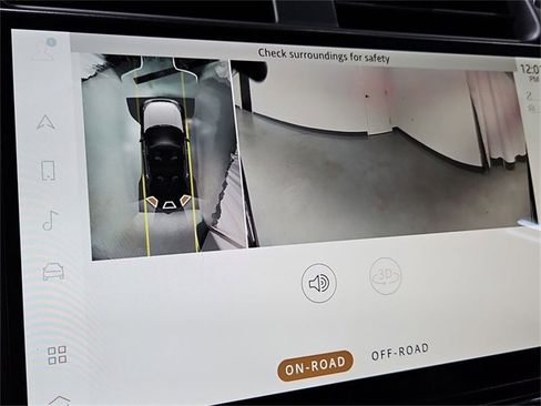 Used 2023 Land Rover Discovery S R-Dynamic image 39