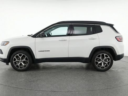 Used 2025 Jeep Compass Limited image 5