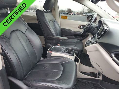 Used 2018 Chrysler Pacifica Touring-L Plus image 26