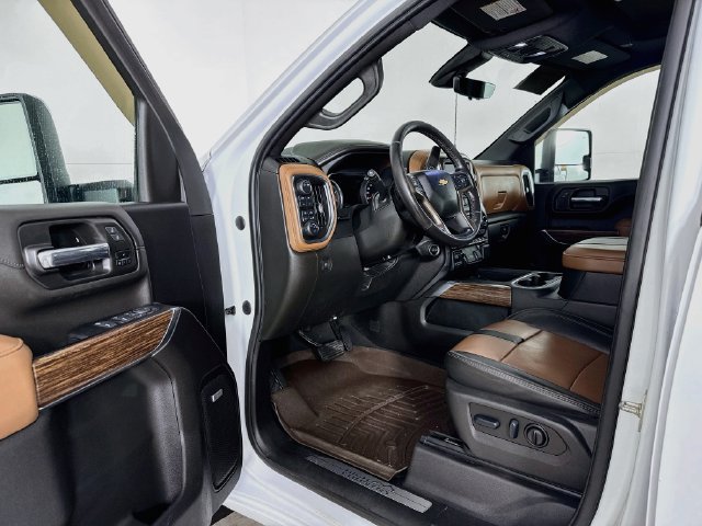 Used 2023 Chevrolet Silverado 3500 High Country w/ Z71 Off-Road Package AWD/4WD image 3