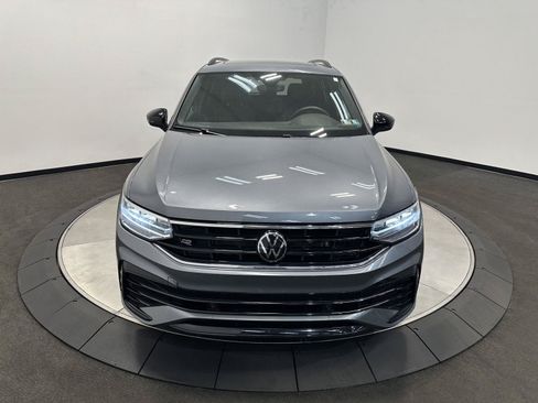 Used 2024 Volkswagen Tiguan SE R-Line AWD/4WD image 3