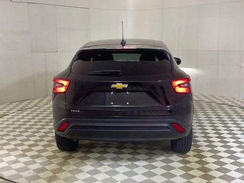Used 2024 Chevrolet Trax LS w/ LS Convenience Package FWD image 18