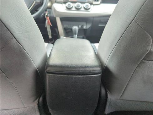 Used 2013 Toyota RAV4 LE AWD/4WD image 23