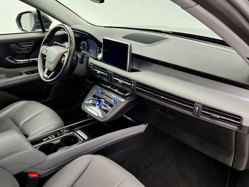 Used 2021 Lincoln Corsair FWD w/ Premium Package image 25