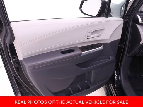 Certified 2024 Toyota Sienna LE FWD image 9