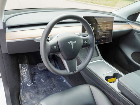 Used 2023 Tesla Model Y Long Range AWD/4WD image 11