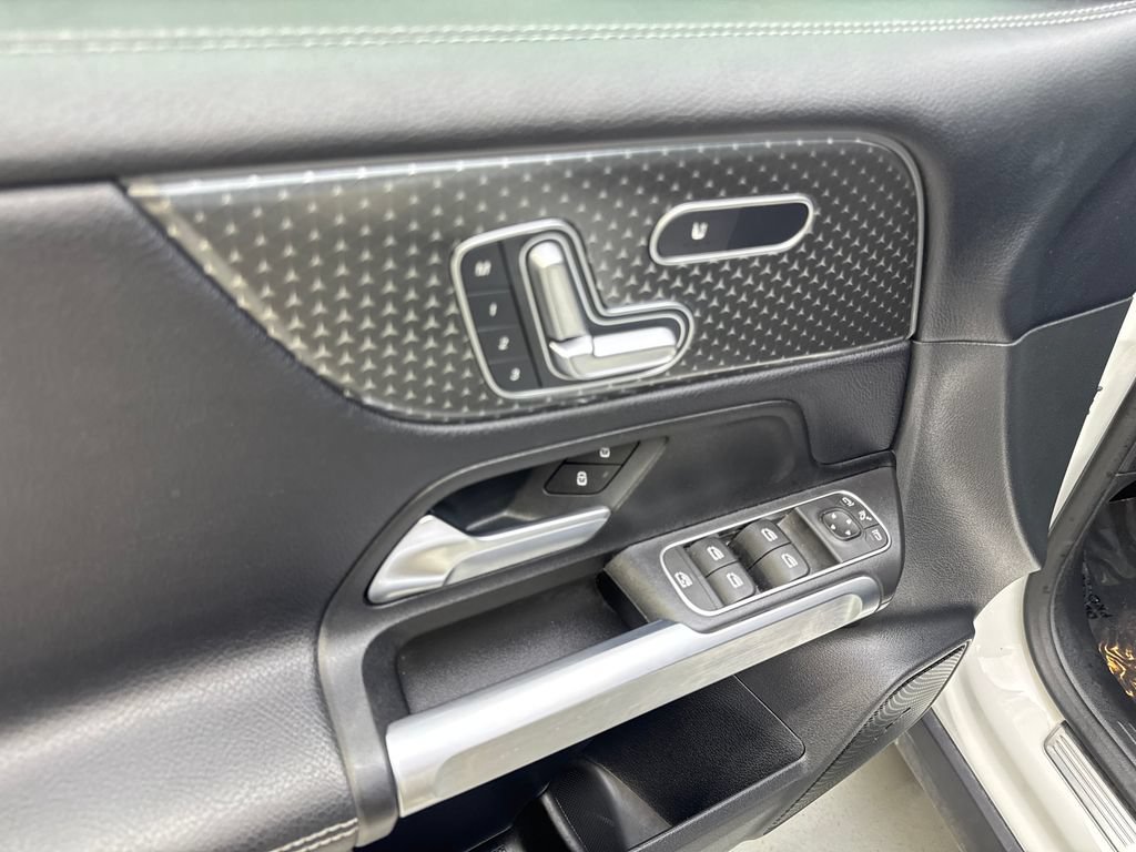Used 2025 Mercedes-Benz GLB 250 w/ Exclusive Package image 31
