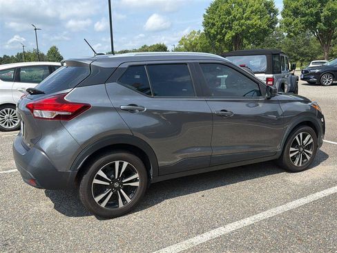 Used 2019 Nissan Kicks SV FWD image 2