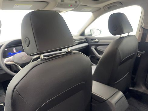 Used 2025 Volkswagen Jetta SE w/ Sunroof Package image 35