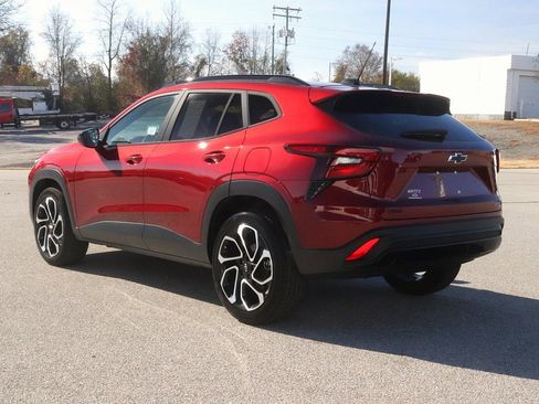 Used 2024 Chevrolet Trax RS w/ Sunroof Package image 5