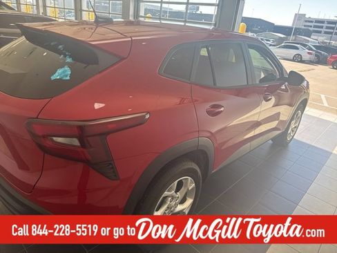 Used 2026 Chevrolet Trax LS w/ LS Convenience Package image 6