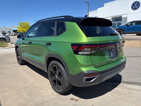 Used 2025 Volkswagen Taos SE AWD/4WD image 3