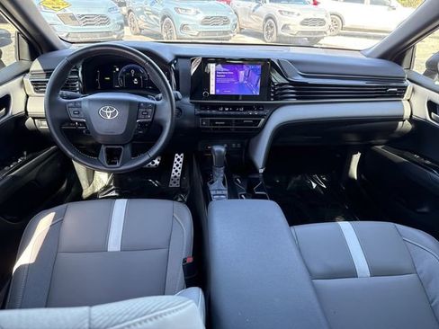 Used 2025 Toyota Camry SE w/ Convenience Package image 19