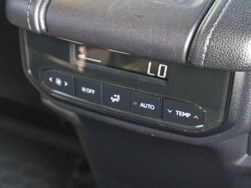 Used 2024 Toyota Grand Highlander AWD image 32