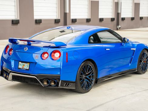 Used 2020 Nissan GT-R Premium image 7
