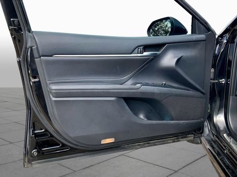 Used 2018 Toyota Camry XSE FWD image 22
